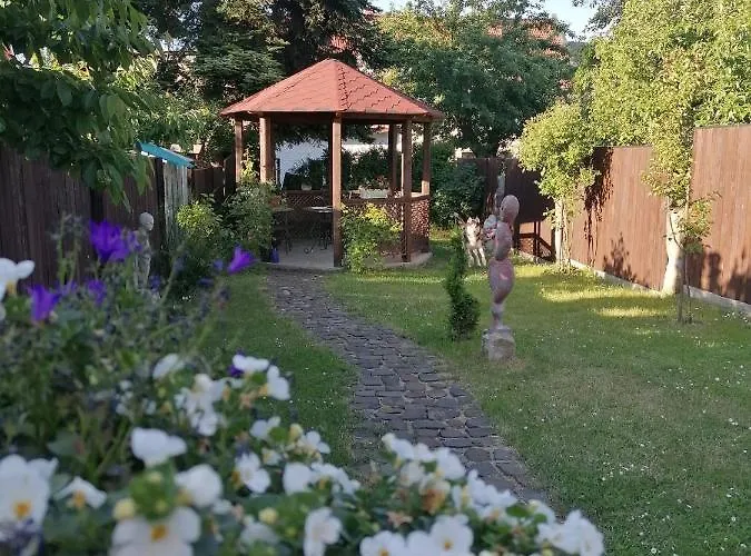 Se Zahradou Pro Dve Osoby V Turisticky Oblibene Lokalite Bela pod Bezdezem