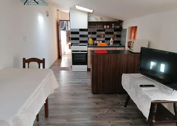 Se Zahradou Pro Dve Osoby V Turisticky Oblibene Lokalite * Bela pod Bezdezem