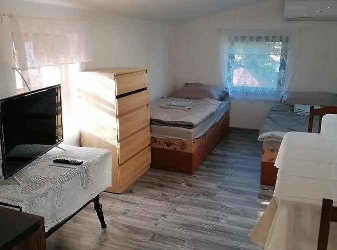 Se Zahradou Pro Dve Osoby V Turisticky Oblibene Lokalite Casa vacanze